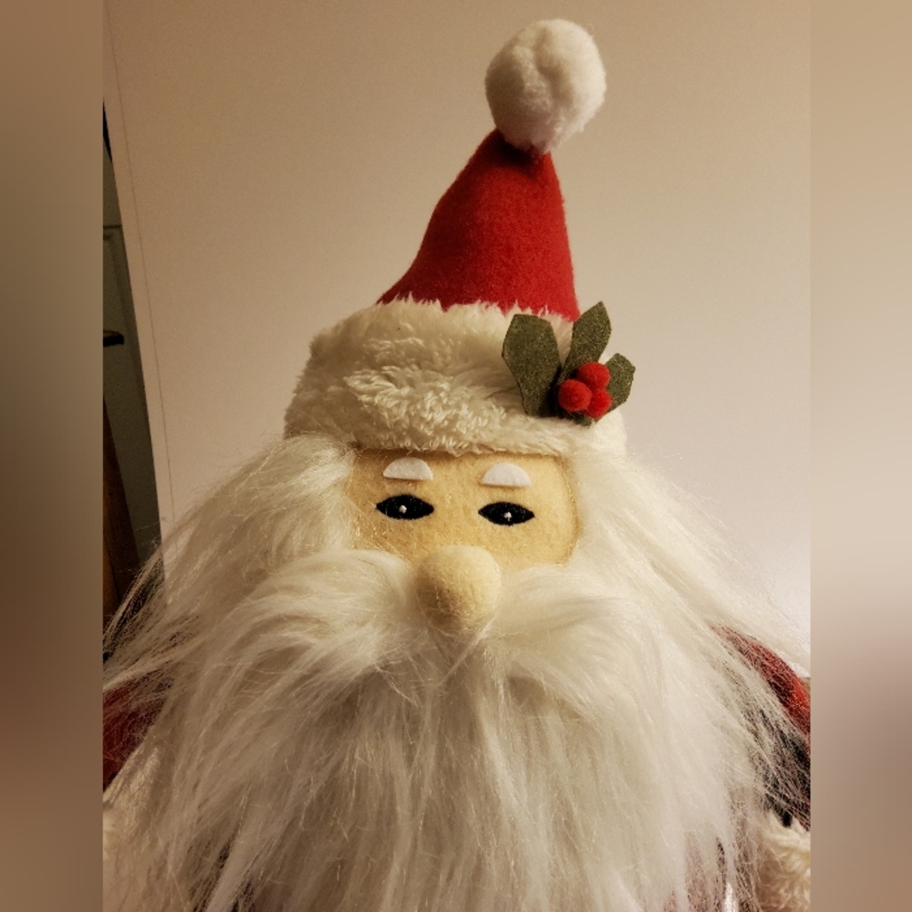 Plush sitting Santa - Picture 3 of 4